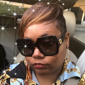 Meet your Posher, Toi